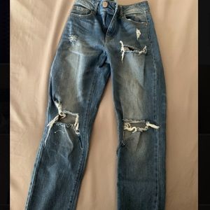 ripped boyfriend jean